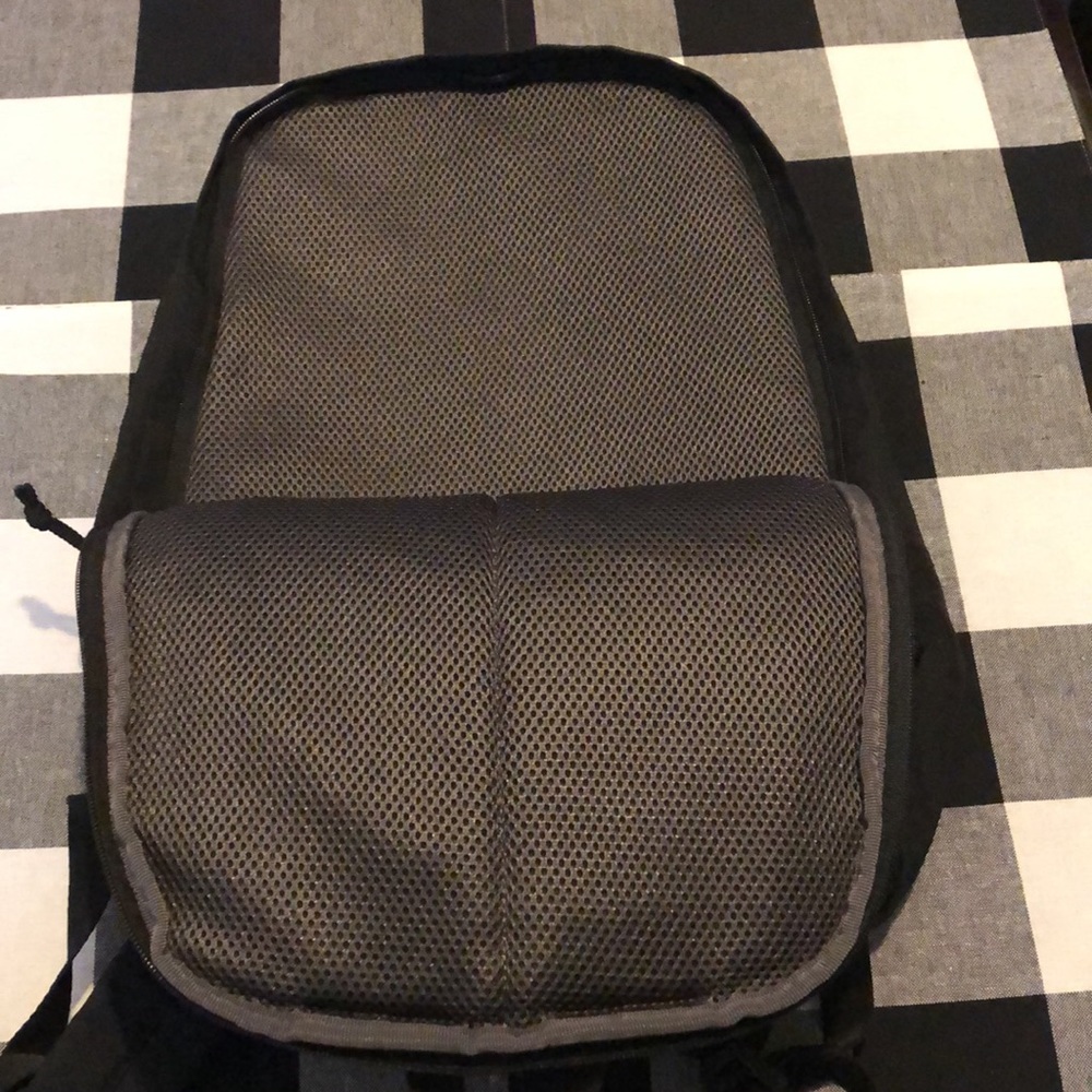 Uniqlo Black Travel Backpack Bookbag - Picture 16 of 16